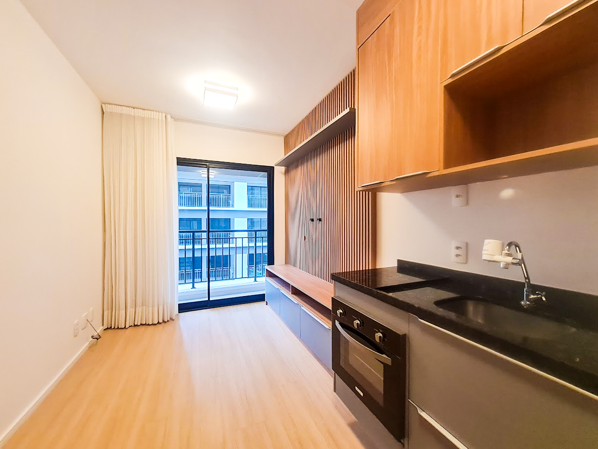 Studio moderno de 29m², planejado, com varanda ao lado do metrô Sumaré